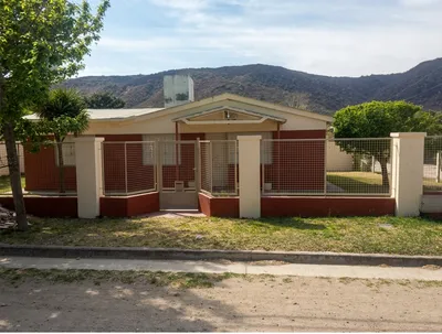 Casa 3 dormitorios con gas natural. Barrio el Canal - Haití y junin, Villa Carlos Paz